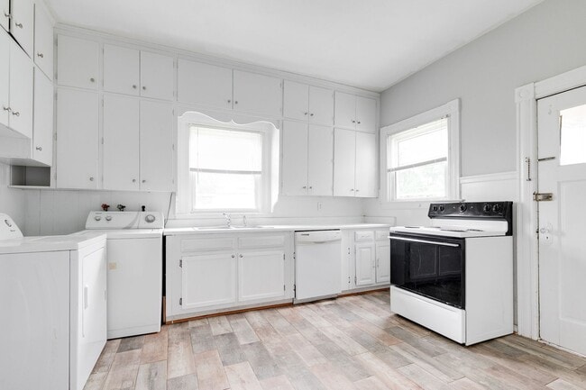 Building Photo - Price Drop on Large West End Rental off of...