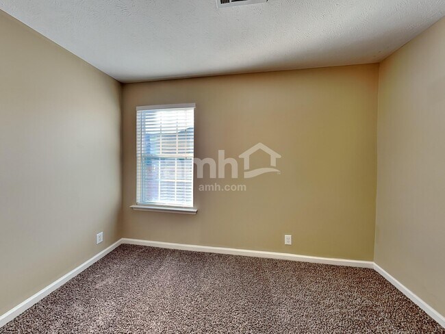 Building Photo - 661 Sugar Mill Dr