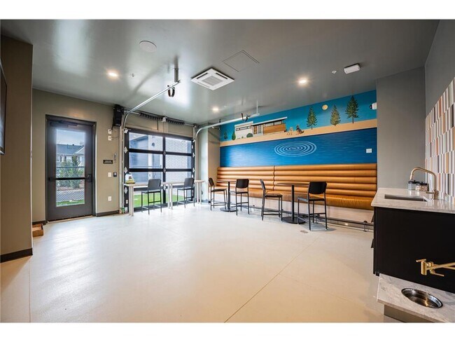 Building Photo - 640 Wisconsin Ave N