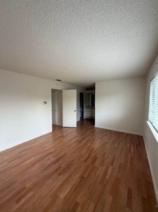 Building Photo - Beautiful 2 Bedroom and 2.5 Bathroom Condo $1,775.00