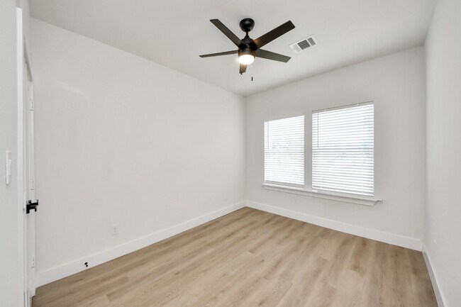 Building Photo - 1316 W Willis St