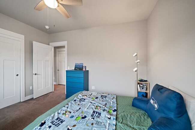 Building Photo - Modern 4-bedroom 3-bathroom Home