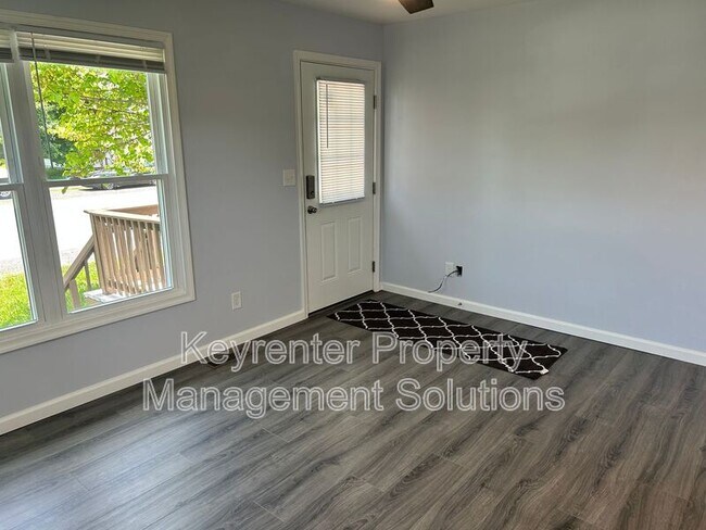 Building Photo - 421 N Charlotte Ave