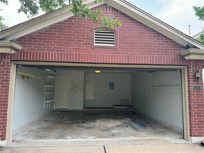 Building Photo - 8313 Osborne Dr