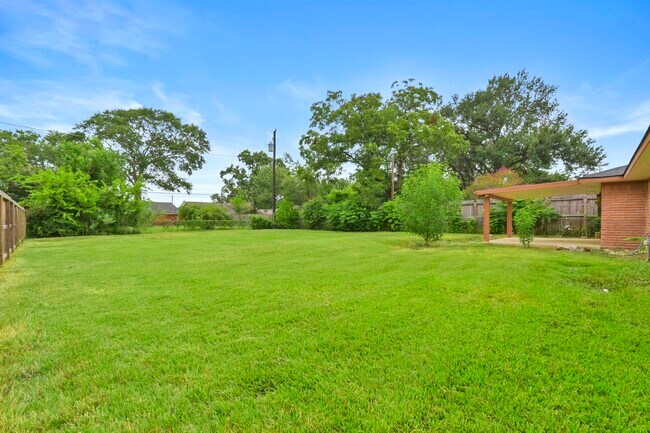 Building Photo - 5011 Redstart St