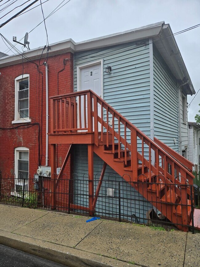 Building Photo - 315 State St