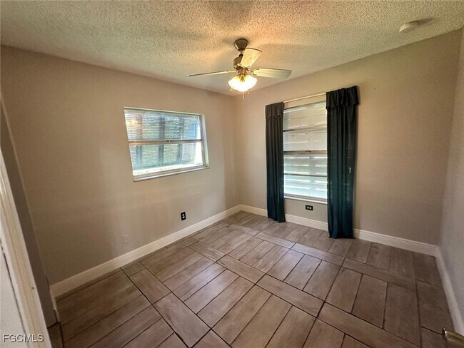 Building Photo - 9044 Pineapple Rd
