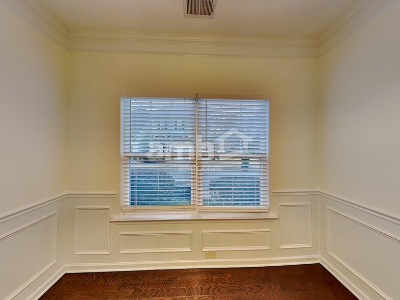 Building Photo - 105 Hickory Village Cir