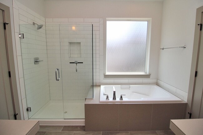 Building Photo - 2273 SE 77th Ave
