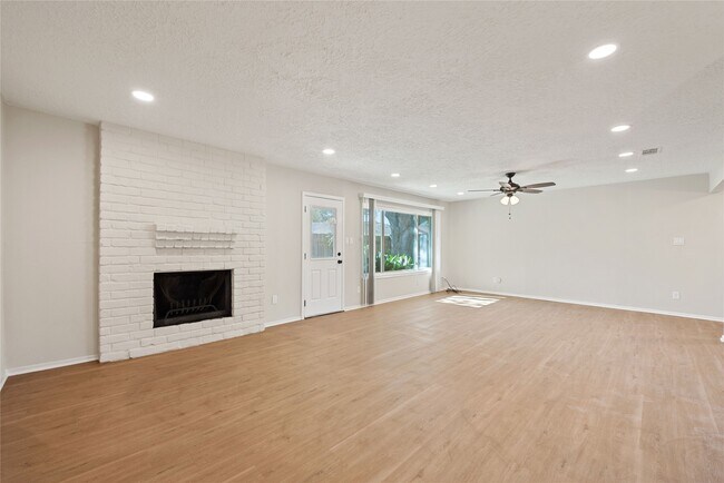 Building Photo - 14115 Bella Dr