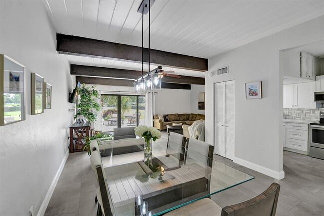Building Photo - 700 E Coco Plum Cir
