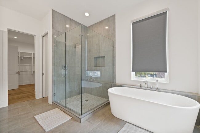 Building Photo - Fully Furnished in Argenta!