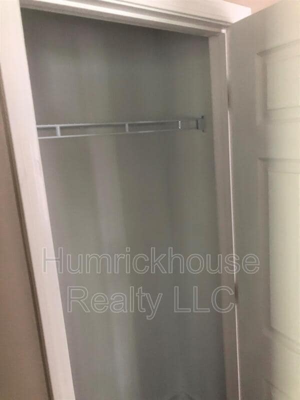 Building Photo - 182 Fern Ave SW