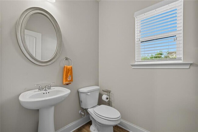 Building Photo - 33 N Village Cir