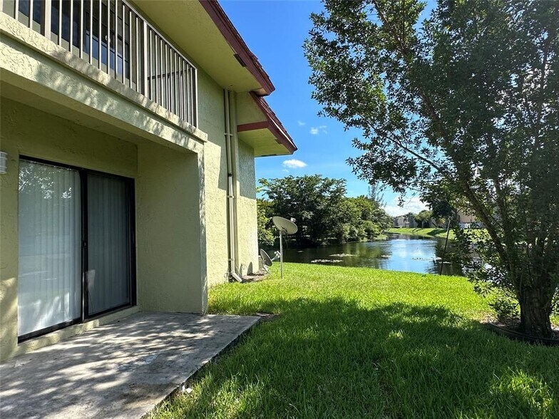 Primary Photo - 3256 NW 104th Ave