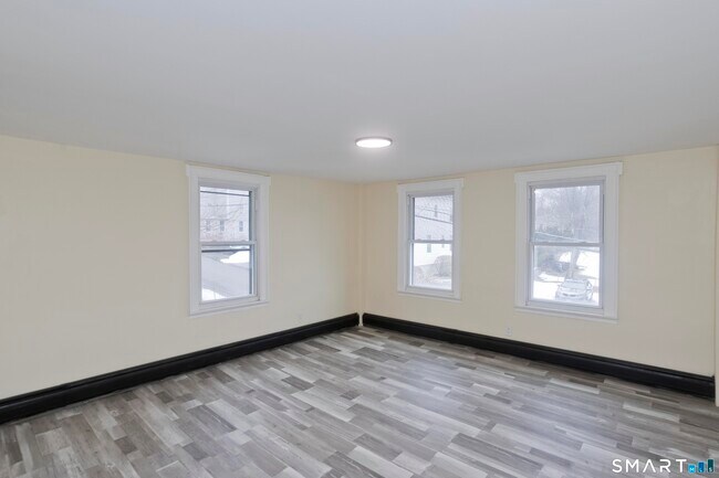 Building Photo - 47 Maple Ave