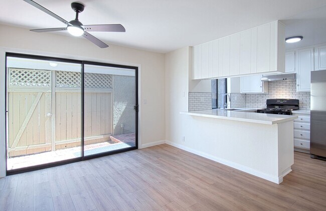 Building Photo - 7 Starburst Ct