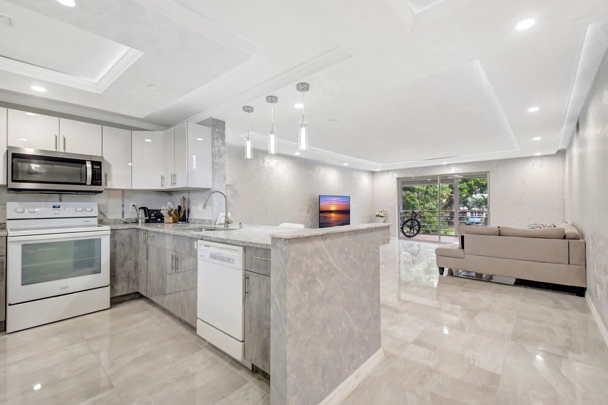 Building Photo - 2615 NE 3rd St