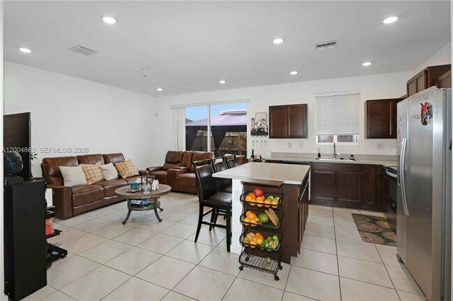 Building Photo - 1052 SE 23rd Ave