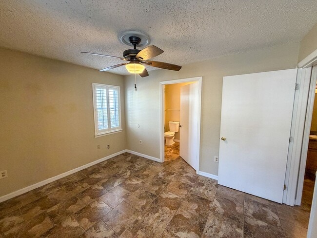 Building Photo - Windsor Park #311