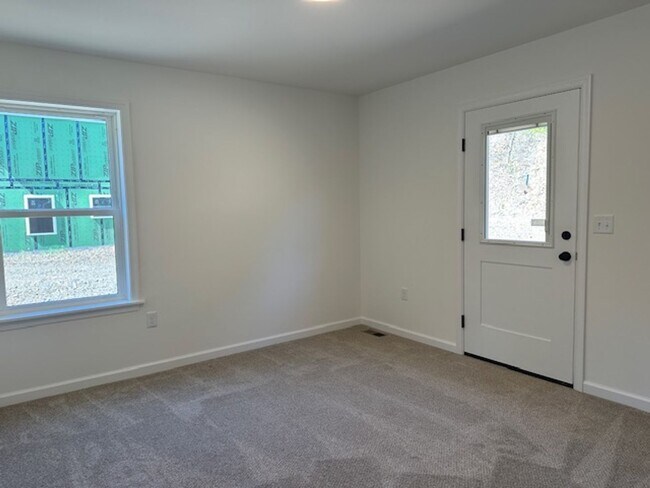 Building Photo - 476 Gravel Hill Rd