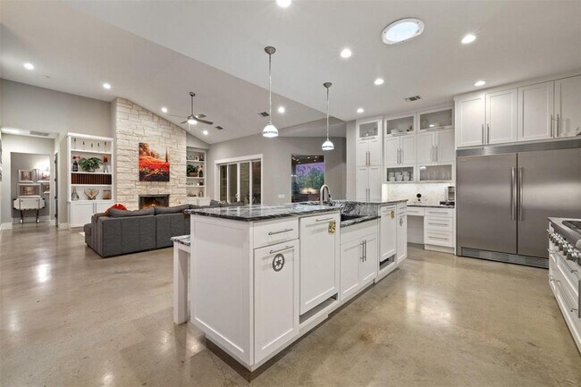 Building Photo - 3801 Peak Lookout Dr