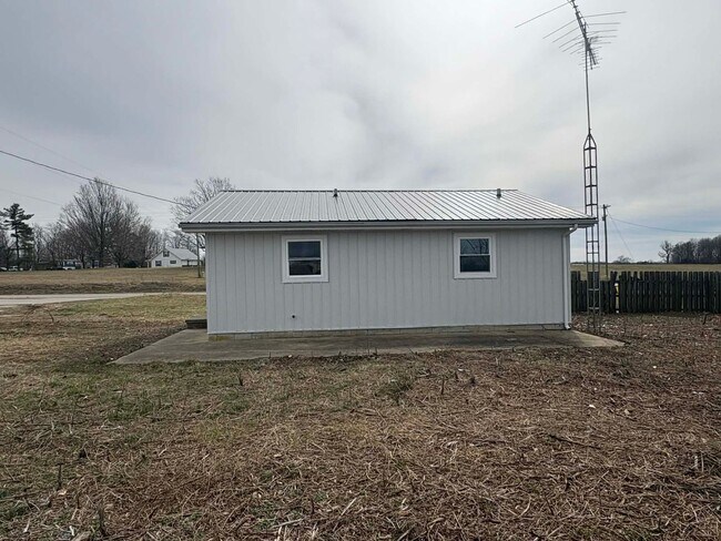 Building Photo - Modern Updates, Classic Comfort!