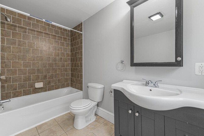 Building Photo - 9 E Basin St