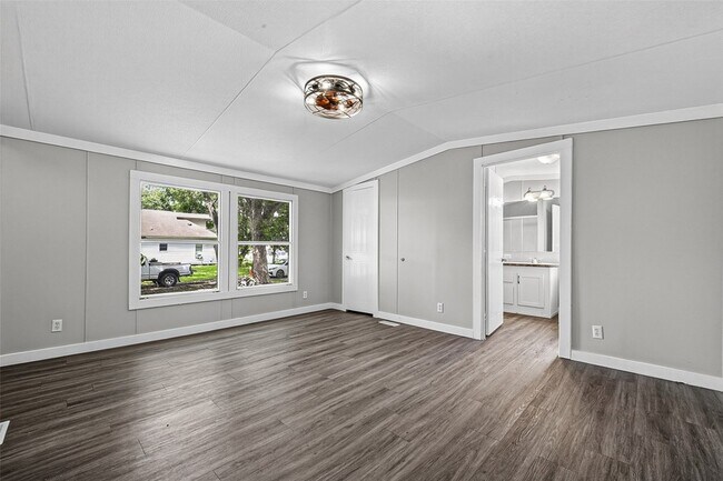 Building Photo - 2122 Koster Rd