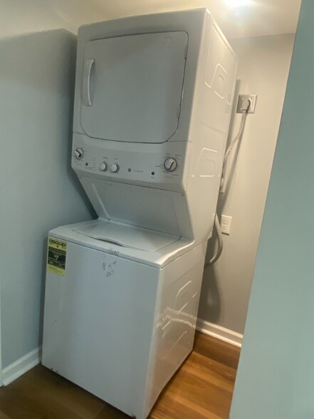 Building Photo - 2911 Barrley Dr