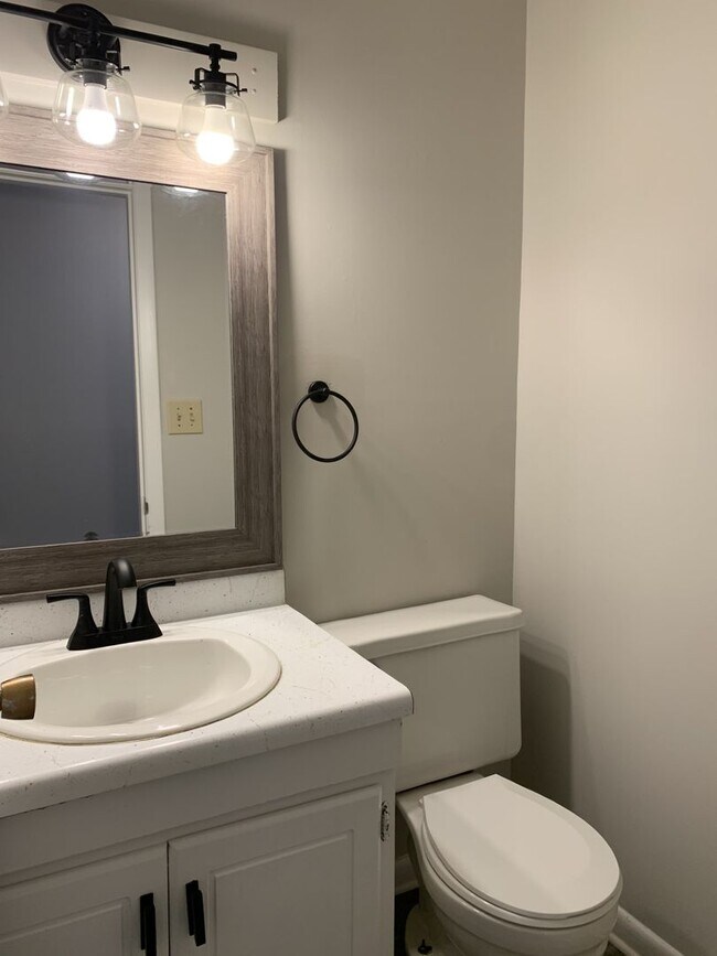 Building Photo - 2 BR/1.5 BA West Lake Townhome Near Dolley Madison