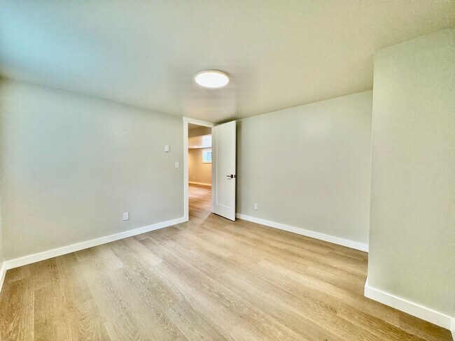 Building Photo - Seward Park fully renovated 4 bedroom, 3 b...
