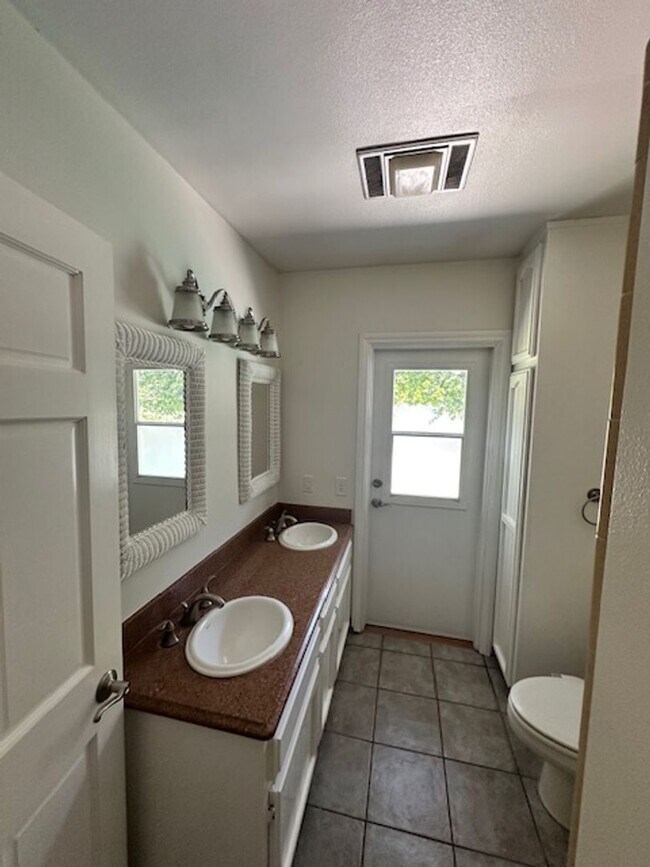 Building Photo - A True Gem in One of the Most Sought-After...