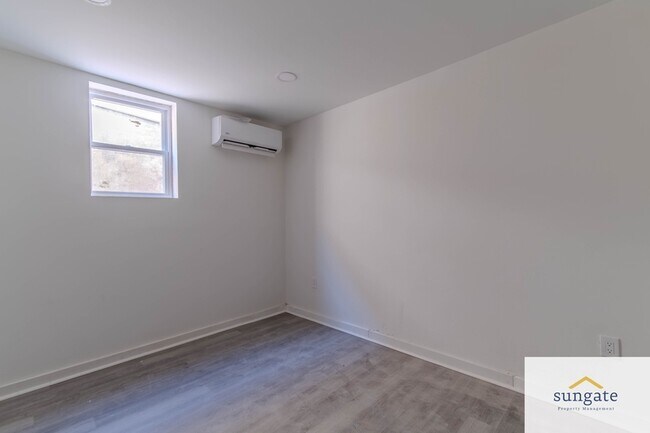 Building Photo - 208 Lloyd St