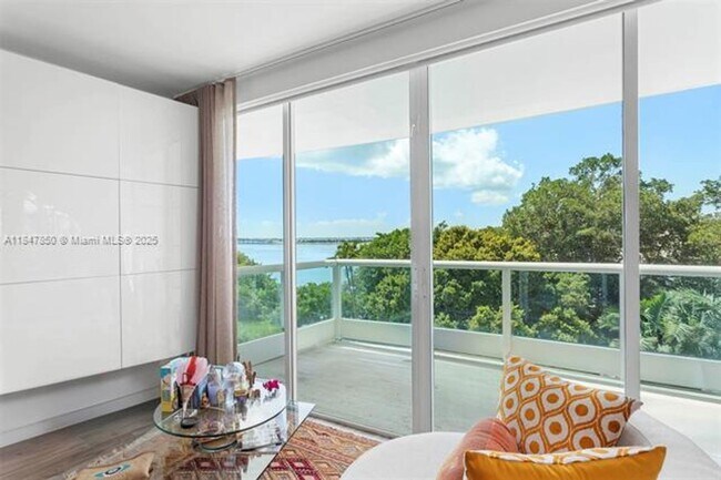 Building Photo - 2127 Brickell Ave