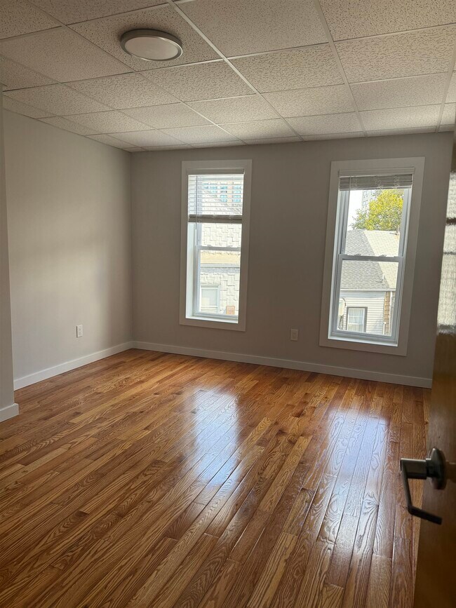 Building Photo - 578 Newark Ave