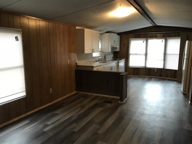 Building Photo - 5 Grassy Park Dr