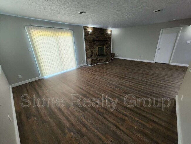 Building Photo - 4435 S Sioux St
