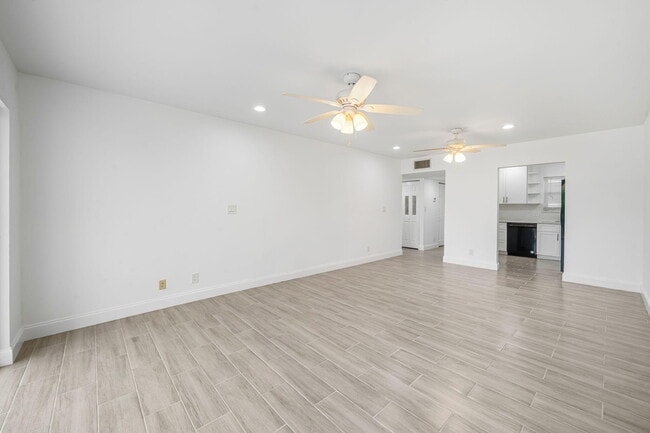 Building Photo - 200 Waterway Dr S