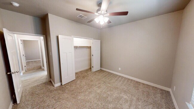 Building Photo - "Charming 4-Bedroom Retreat with Granite Elegance & Cozy Fireplace in Killeen!"