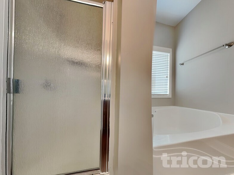 Building Photo - 249 White Creek Dr