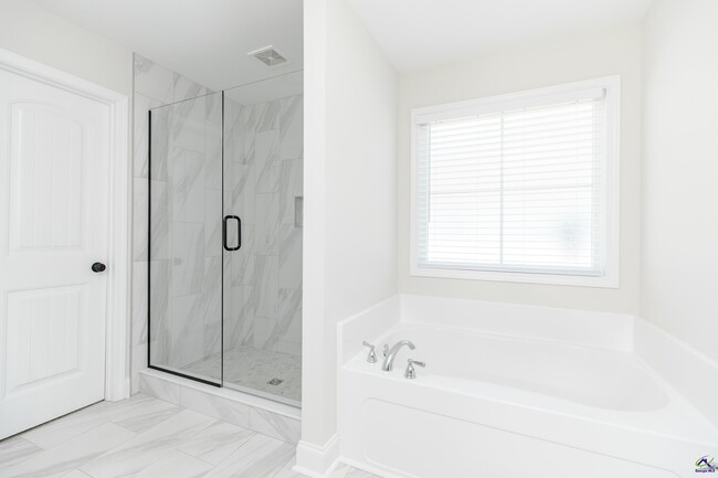 Building Photo - 210 Saraland Trl