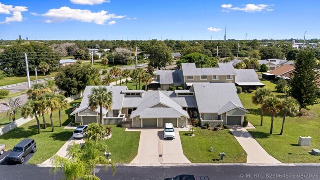 Building Photo - 1431 SE Berwick Ct