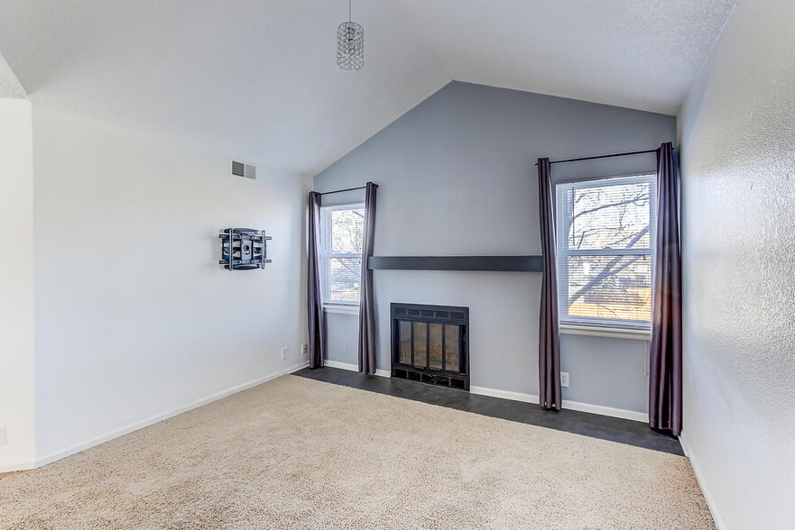 Building Photo - 2 Acoma St