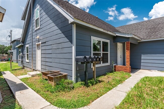 Building Photo - 2801 Virginia St