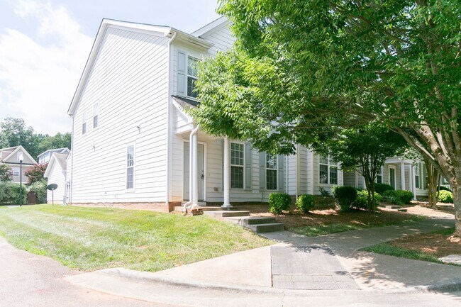 Building Photo - Peaceful 3-Bed, 2-Bath End Unit Townhome in Powell Place