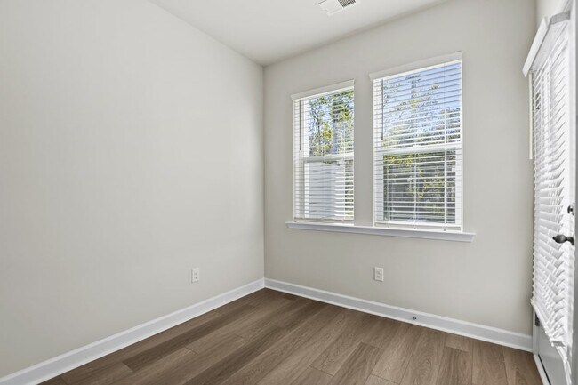 Building Photo - 9413 Sun Fountain Dr