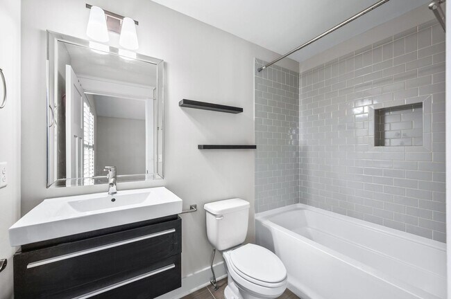 Building Photo - Awesome 3BR/3.5BA Craftsman Cottage in Che...