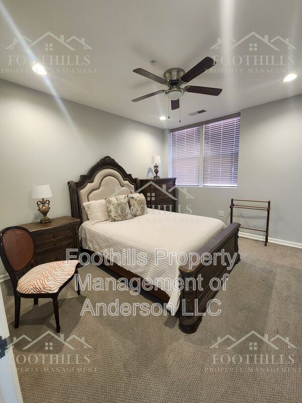 Building Photo - 216 N Main St