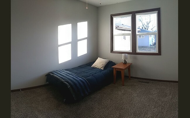 Building Photo - South 4th 4 plex